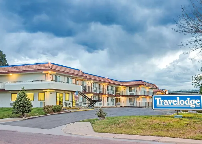 Cheap hotel: Knights Inn Aurora